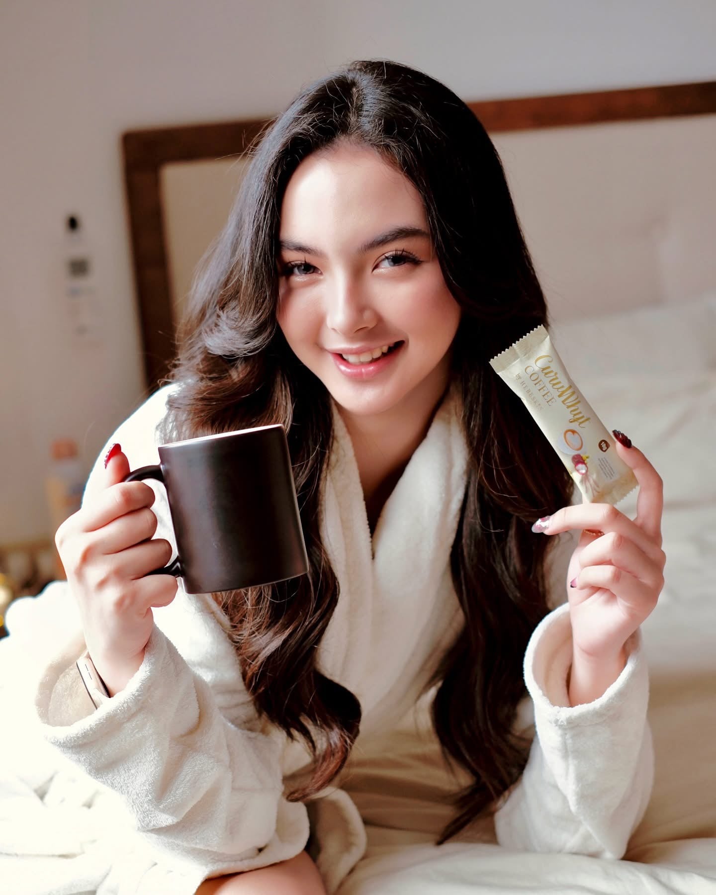 Curv Whyt Coffee by HebeSkin